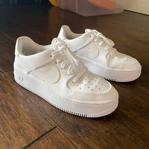 Nike Air Force 1 Sage Low *LIKE BRAND NEW